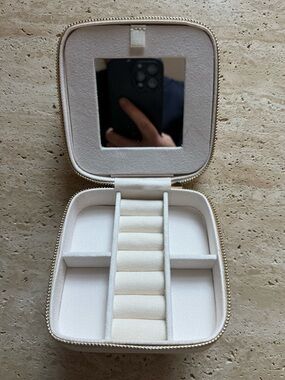 NWOT Travel Jewelry Case with Mirror - Cream, Square, Zippered ✈️🛥️⚓️